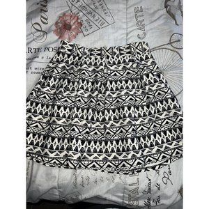 XXI Women's Skirt White & Black‎ Pleated Short Flared Size M